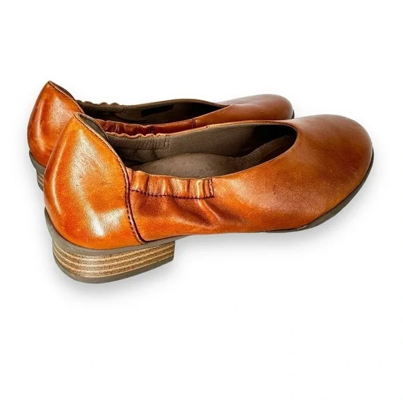Dansko Kira Round Toe Flat Luggage Aniline Calf Brown Leather Women's 38 (7.5-8) - Picture 1 of 8